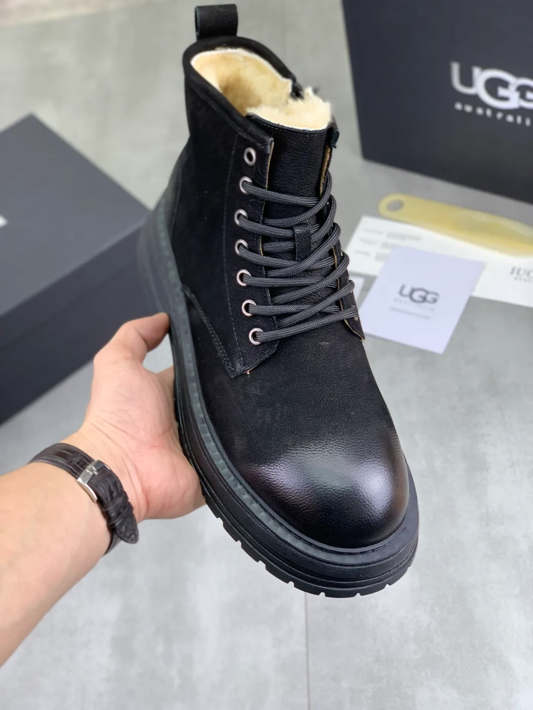 Men's men's shoes 💰P660 New arrival 🆕🆕🆕 IUGGI Men's British retro Martin boots Winter new men's outdoor hiking boots First layer of cowhide on the outside and wool on the inside Comfortable and warm Rubber sole sole Non-slip and firm Trendy and fashionable Casual and versatile Size: 38-44 (45 customized) Color: three colors